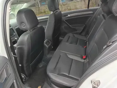 Volkswagen Golf 2016, 82000 км, за 40800 CNY