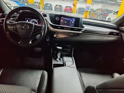 Lexus ES 2020, 60000 км, за 201800 CNY