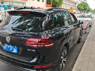 Volkswagen Touareg 2014, 120000 км, за 88800 CNY