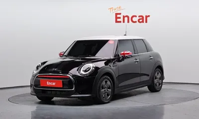 MINI Cooper · 2022 год