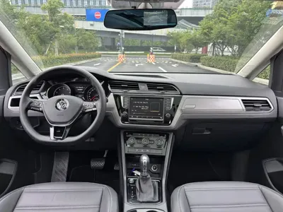 Volkswagen Touran 2018, 92000 км, за 49800 CNY - фото 13