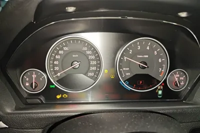 BMW 3 Series 2018, 50800 км, за 101996.73 CNY - фото 8