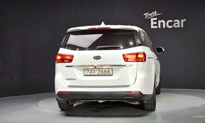 Kia Canival 2020, 209491 км, за 11000000 KRW