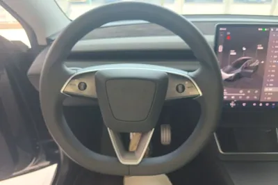 Tesla Model Y 2025, 17700 км, за 279852 CNY - фото 13