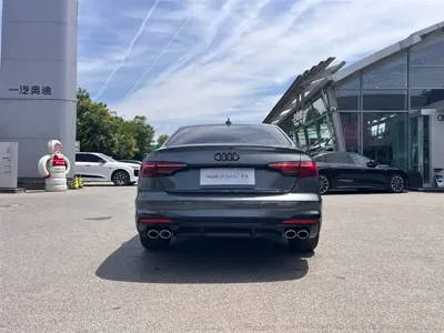 Audi A4L 2020, 104000 км, за 108000 CNY