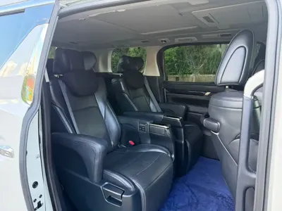 Toyota Vellfire 2023, 110000 км, за 438000 CNY - фото 9
