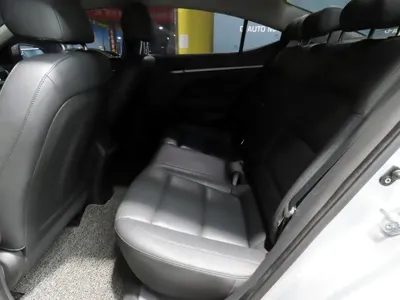 Hyundai Avante 2018, 197345 км, за 8500000 KRW - фото 7