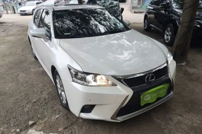 Lexus CT 2014, 102200 км, за 77490.05 CNY