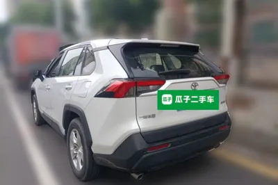 Toyota RAV4 2023, 16600 км, за 111957.7 CNY