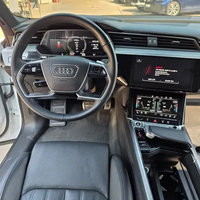 Audi e-tron 2021, 99800 км, за 41000000 KRW - фото 14