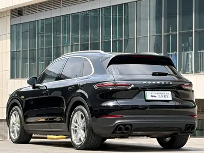 Porsche Cayenne Hybrid 2023, 50000 км, за 428700 CNY - фото 6
