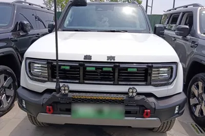 BAIC Off-Road BJ40 Electric Drive 2025, 8200 км, за 174116.39 CNY