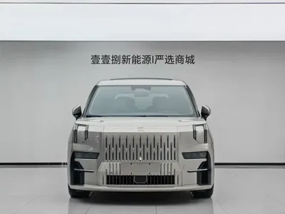 Zeekr 009 2023, 57000 км, за 273800 CNY