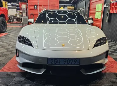 Porsche Taycan · 2025 год