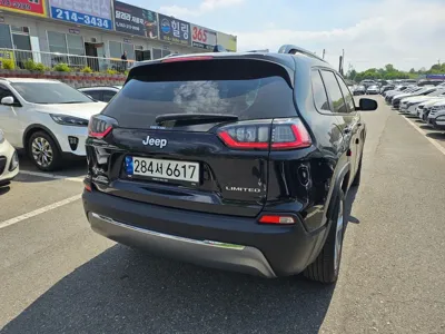 Jeep Cherokee 2022, 37310 км, за 19800000 KRW