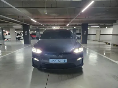 Tesla Model X · 2026 год
