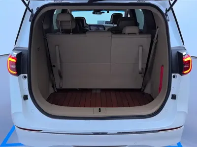 Buick GL8 2021, 57000 км, за 175799 CNY