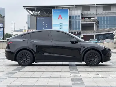 Tesla Model Y 2022, 70000 км, за 148800 CNY