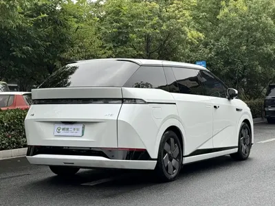 Xpeng X9 2024, 64000 км, за 222800 CNY