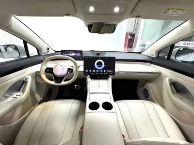 智界 Zhijie R7 2024, 28000 км, за 208000 CNY