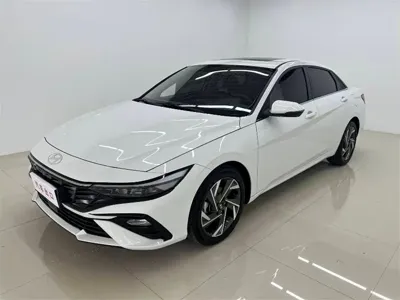 Hyundai Elantra · 2023 год