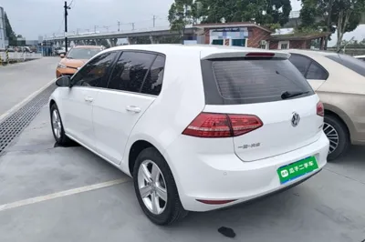 Volkswagen Golf 2015, 108200 км, за 47048.75 CNY