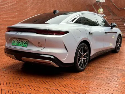 BYD 汉L 2025, 19000 км, за 186800 CNY - фото 8
