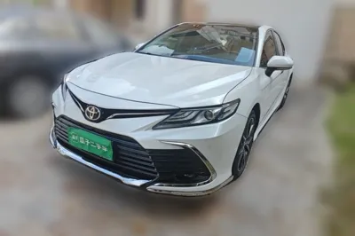 Toyota Camry · 2023 год