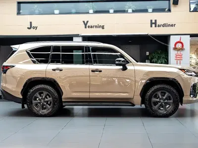 Lexus LX 2025, 9500 км, за 1388000 CNY