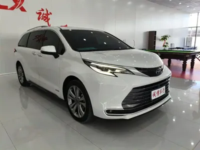Toyota Sienna 2023, 90000 км, за 206000 CNY