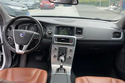 Volvo S60 2016, 176400 км, за 45145.31 CNY - фото 17