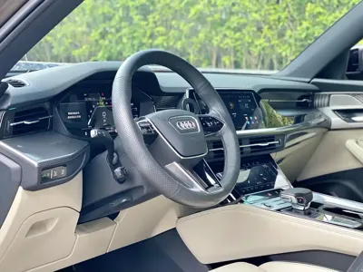 Audi Q6 2023, 50000 км, за 288000 CNY - фото 12