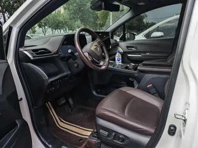 Toyota Granvia 2023, 64300 км, за 249800 CNY - фото 10
