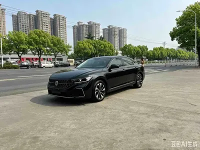 Volkswagen Passat 2021, 55000 км, за 105800 CNY - фото 2