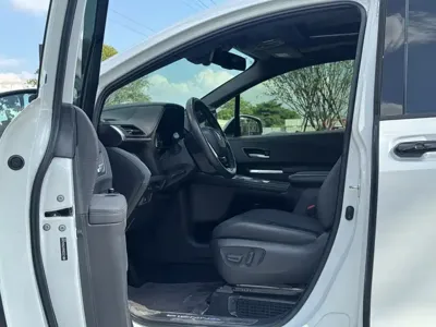 Toyota Sienna 2022, 80000 км, за 189800 CNY - фото 17