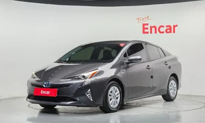 Toyota Prius · 2017 год