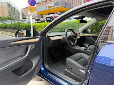 Tesla Model Y 2023, 70000 км, за 146800 CNY