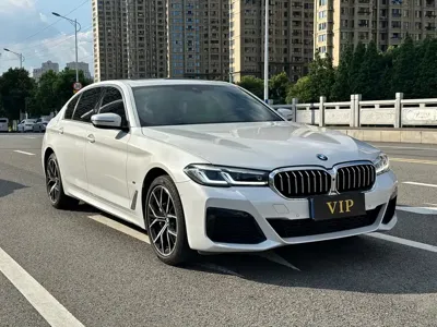 BMW 5 Series 2023, 66000 км, за 276600 CNY