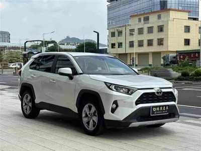 Toyota RAV4 2022, 13000 км, за 106800 CNY