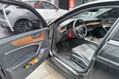 Audi A6L 2019, 119600 км, за 202729.24 CNY - фото 19