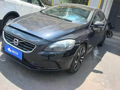 Volvo V40 · 2015 год
