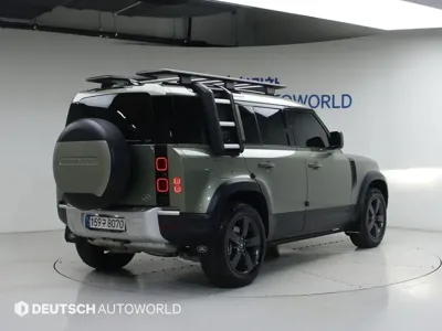 Land Rover Defender 2022, 5851 км, за 999990000 KRW
