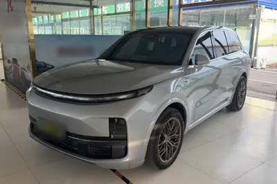 Li Auto L8 · 2023 год