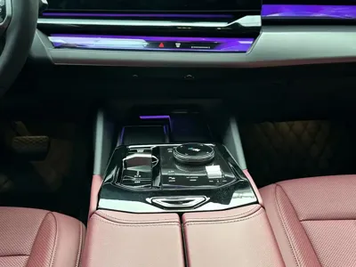 BMW 5 Series 2024, 27000 км, за 236800 CNY - фото 8