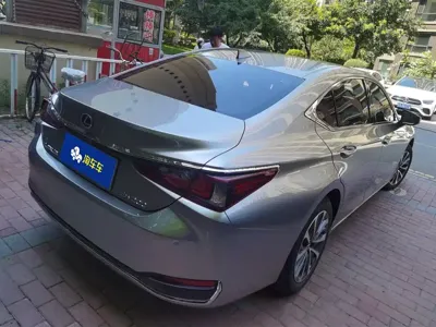 Lexus ES 2024, 25400 км, за 192000 CNY