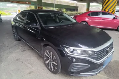 Volkswagen Passat 2025, 14100 км, за 137227.93 CNY