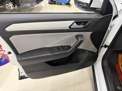Volkswagen T-Roc 2023, 31000 км, за 121800 CNY - фото 8