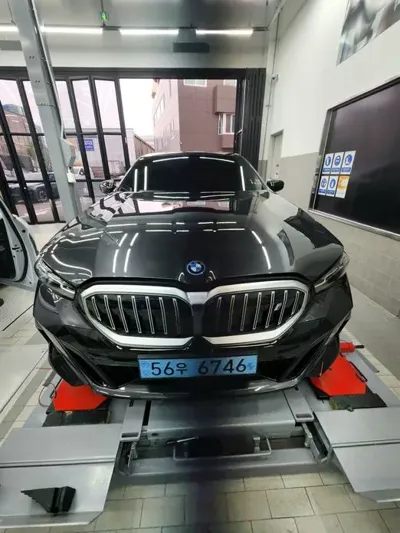 BMW i5 · 2025 год
