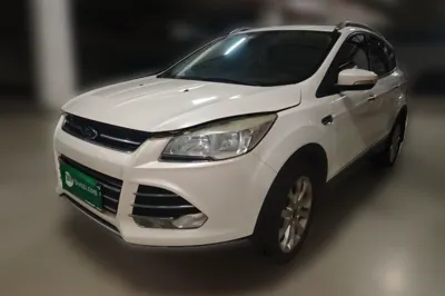 Ford Kuga · 2015 год