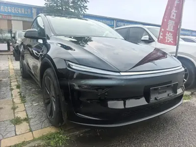 Tesla Model Y 2026, 300 км, за 245000 CNY - фото 2